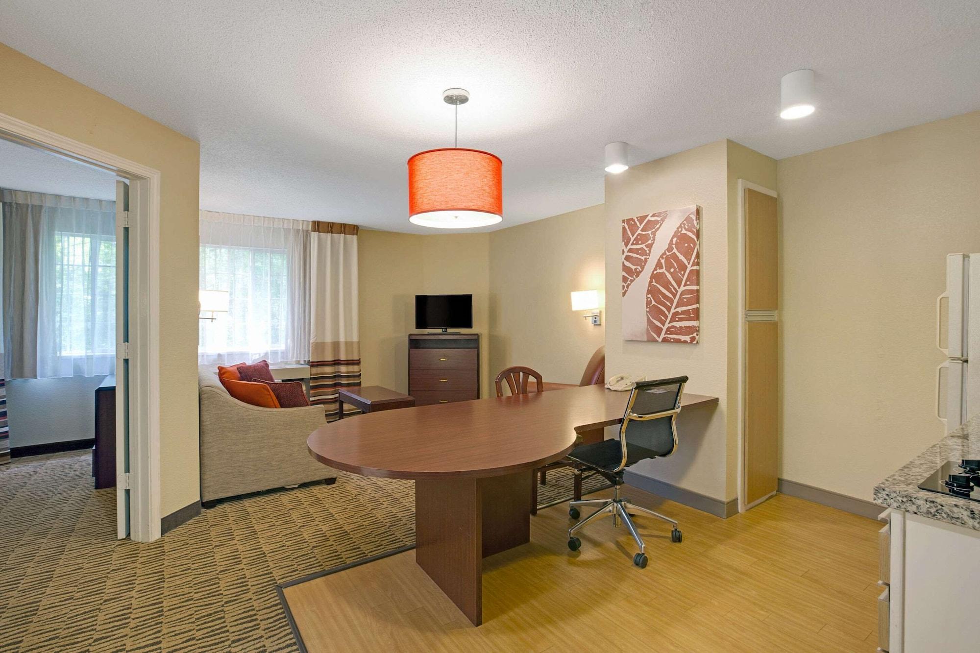 Mainstay Suites Chicago Schaumburg Exterior photo