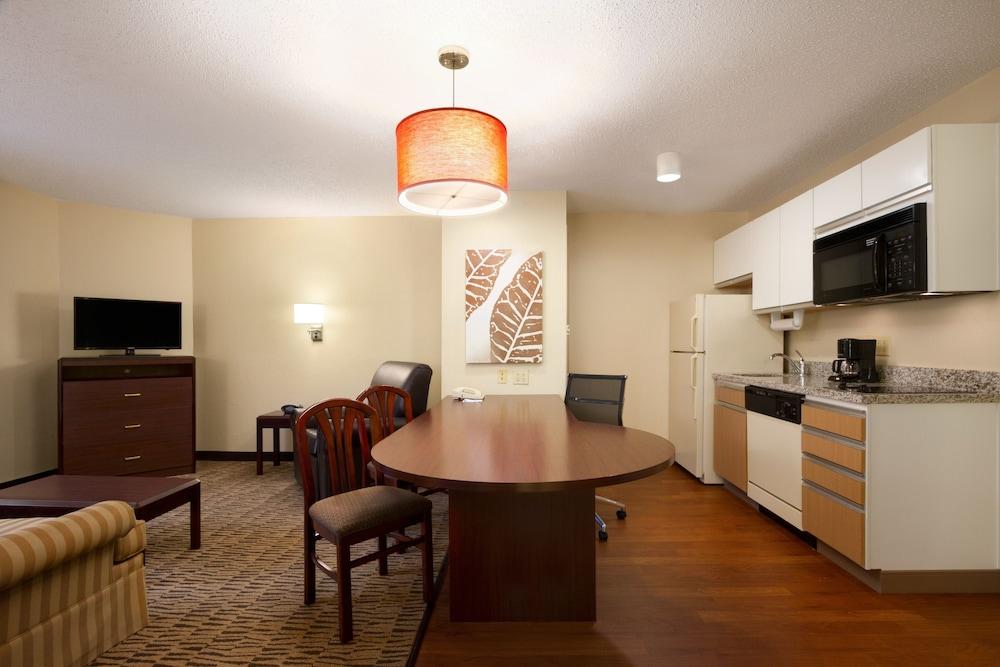 Mainstay Suites Chicago Schaumburg Exterior photo